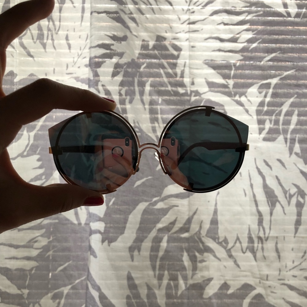 Full mirrored cat eyed sunglass✈️